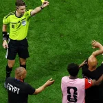 “La FIFA debería suspender a este payaso de por vida”: el duro mensaje contra el técnico de Egipto que replicó Milei