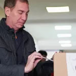 El Gobierno se presentó en la Justicia para cambiar a Espert por Santilli y pidió la reimpresión de las boletas en Provincia