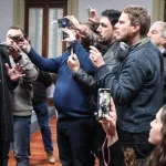 Siguen las limitaciones para periodistas acreditados en la Rosada y el Congreso y Adorni espera la declaración de su escribana