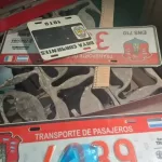 Cayó una banda que fabricaba patentes truchas y las vendía por Marketplace