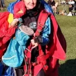 Escritora, terapeuta y “un sol de persona”: quién era la paracaidista que murió durante un salto en Miramar