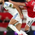 Polémica en la Premier League tras la roja a Lisandro Martínez por tirar del pelo: ¿qué dijeron su DT y el delantero rival?