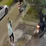 Una mujer utilizó un dispositivo de descargas eléctricas para evitar el robo de su moto: “Supongo que les habrá dolido”