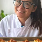Cambió las finanzas por la panadería: la argentina que vende medialunas en una de las ciudades más felices del mundo