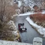 Un auto despistó en una ruta con aguanieve, cayó a un arroyo y murió una nena de 9 años