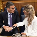 Esperpento máximo: las medidas por la guerra de Irán se le atragantan a Sánchez por la jugada de Sumar