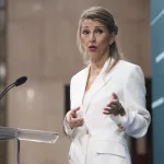 Yolanda Díaz dice que está harta de "puteros" y exige a Sánchez reformular "radicalmente" el Gobierno