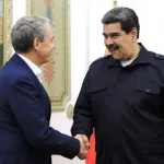 El Nobel a María Corina Machado deja solos a Sánchez y Zapatero con Maduro